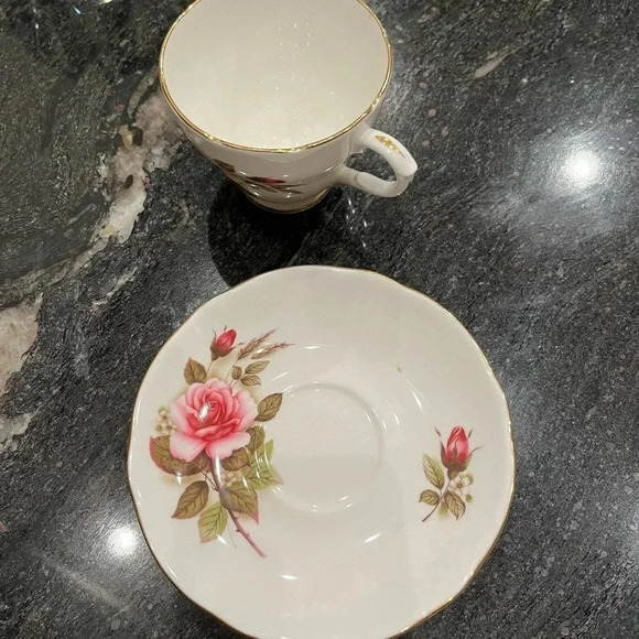 Duchess Bone China -vintage teacup and saucer - Picture 3 of 9